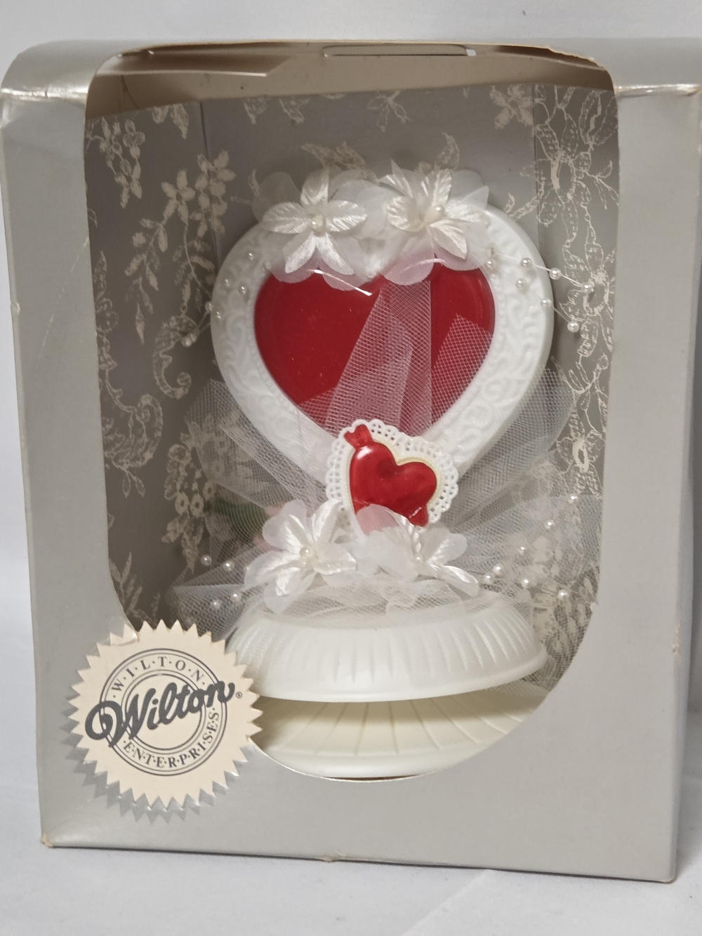 Wilton White and Red Heart Decorative Cake Topper 1984